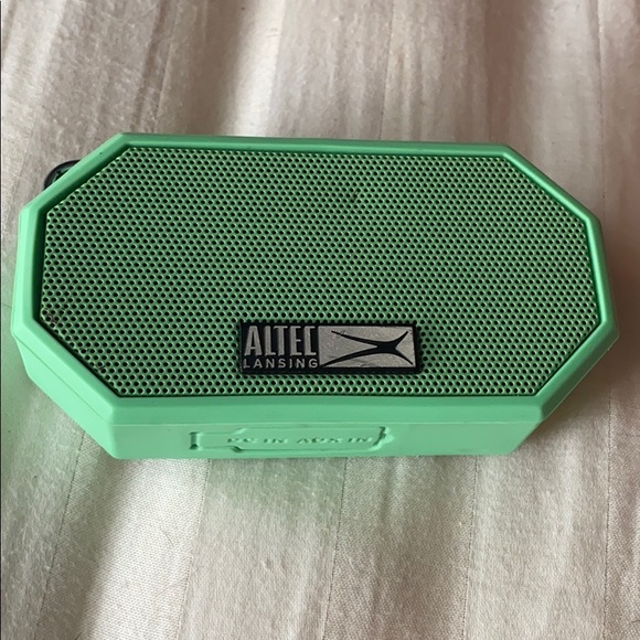 ALTEC LANSING BLUETOOTH SPEAKER - Picture 1 of 4